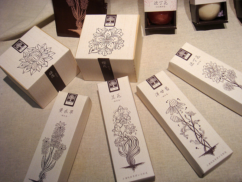 香氛花语 毕业设计中的香熏与花卉礼品包装创新