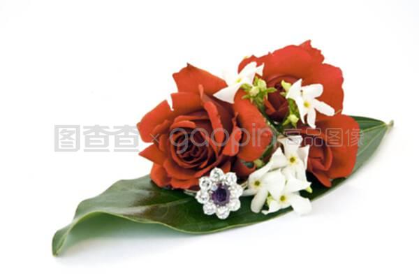 珠宝28与礼品花卉 璀璨与芬芳的完美邂逅